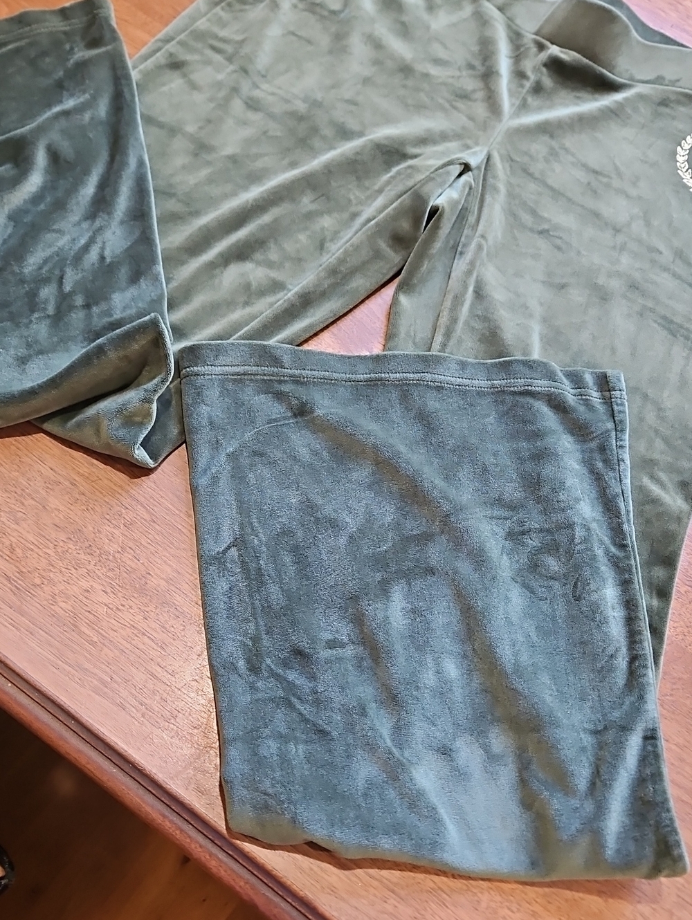 Juicy Couture Olive Green Velour Leggings with Crest - Picture 4 of 12